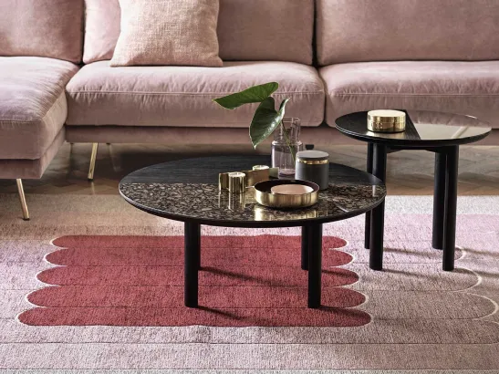Tavolino rotondo con struttura in legno di frassino laccato, ii top è realizzato in due diversi materiali abbinati Bam 02 di Calligaris