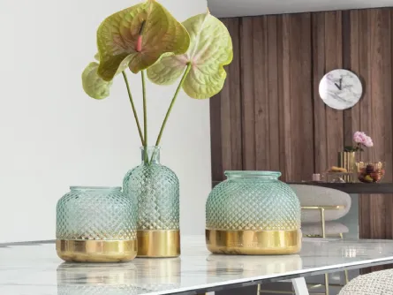 Vaso in vetro riciclato con superficie lavorata Curly di Calligaris
