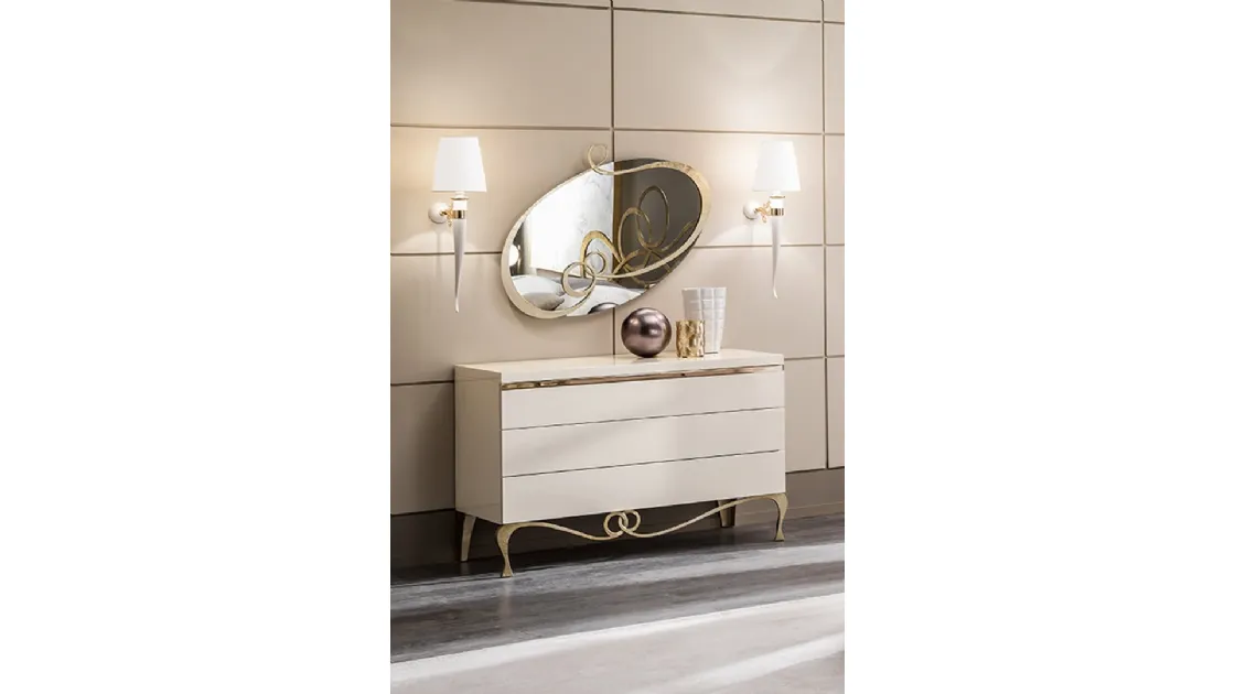 Specchio classico ovale con cornice in ferro battuto e decorato J'Adore di Cantori