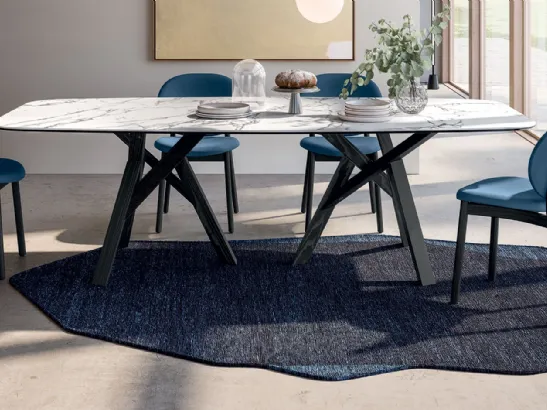 Tappeto a due colori con forma irregolare che ricorda una roccia Roche di Calligaris