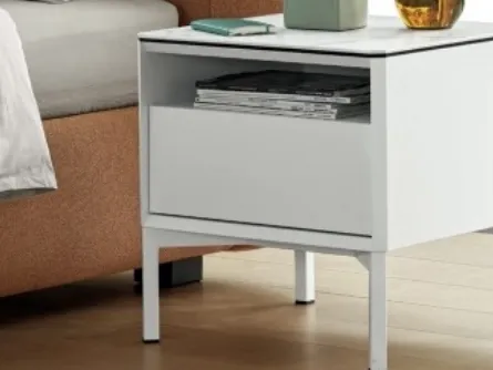 Comodino in legno laccato opaco York di Calligaris