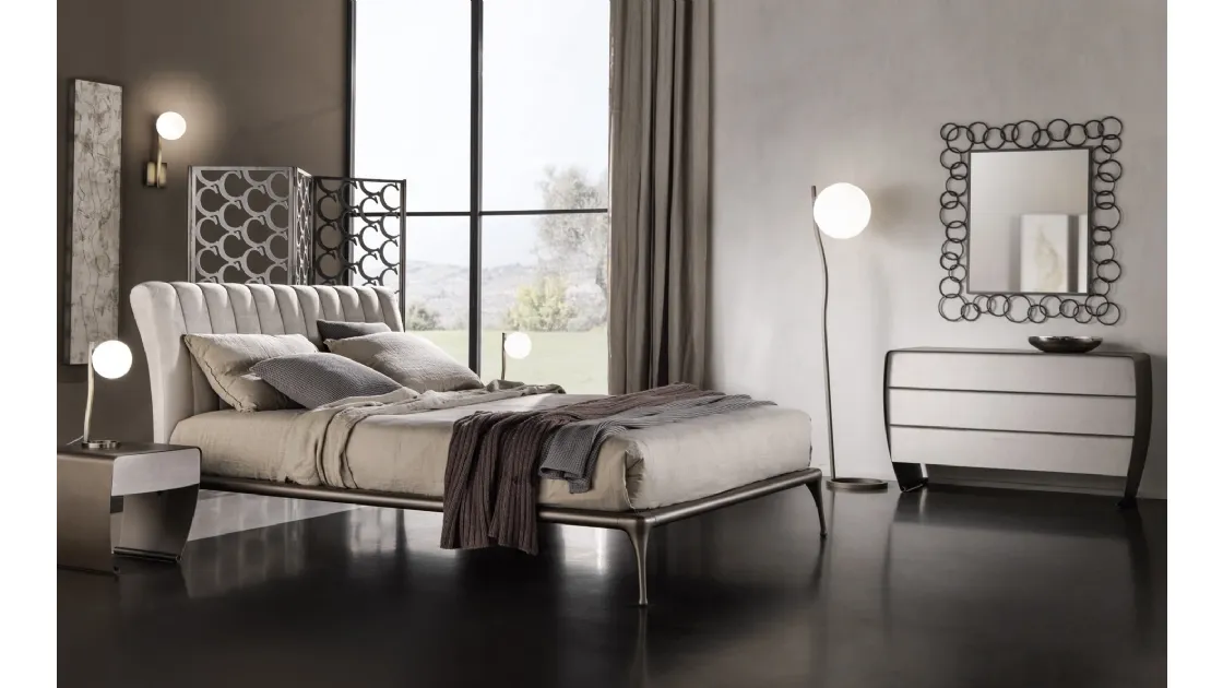 Letto a una piazza e mezza con testiera imbottita e con trapuntatura verticale Iseo di Cantori