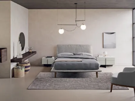Letto in tessuto con testiera imbottita e piedini in legno Extra di Dall'Agnese