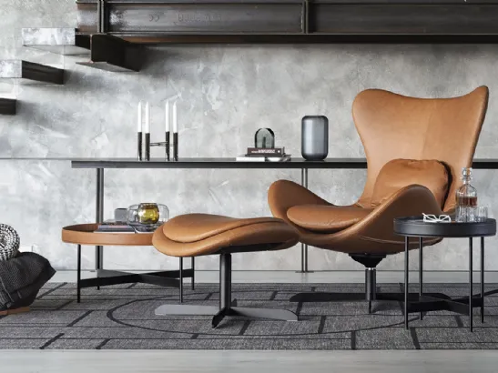 Poltrona in pelle con base in metallo girevole e basculante Relax con pouf Lazy Calligaris