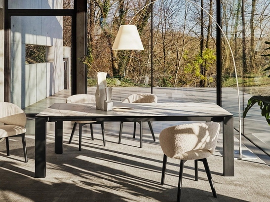 Sedia Anime in tessuto imbottito con gambe in legno di Calligaris