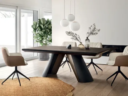 Sedia Cocoon in tessuto e pelle con base girevole di Calligaris