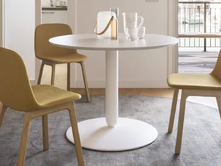 Sedia in tessuto con struttura in legno massello Vela 02 di Calligaris