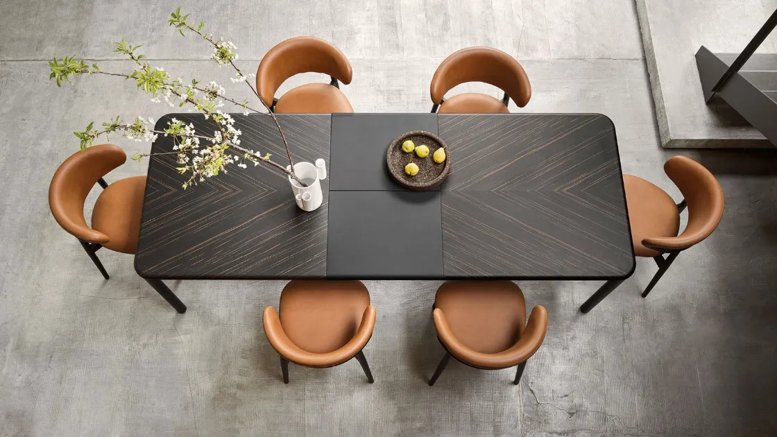 Tavolo allungabile in legno con allunga in laccato Spiga di Calligaris
