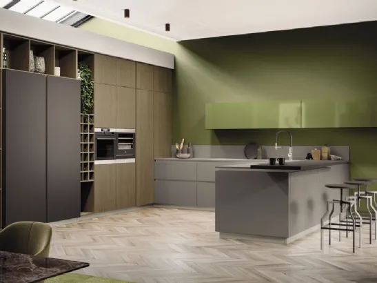 Cucina Moderna angolare con penisola AL 32 in Fenix Grigio Londra e pensili in Vetro Verde Oliva di Arrex