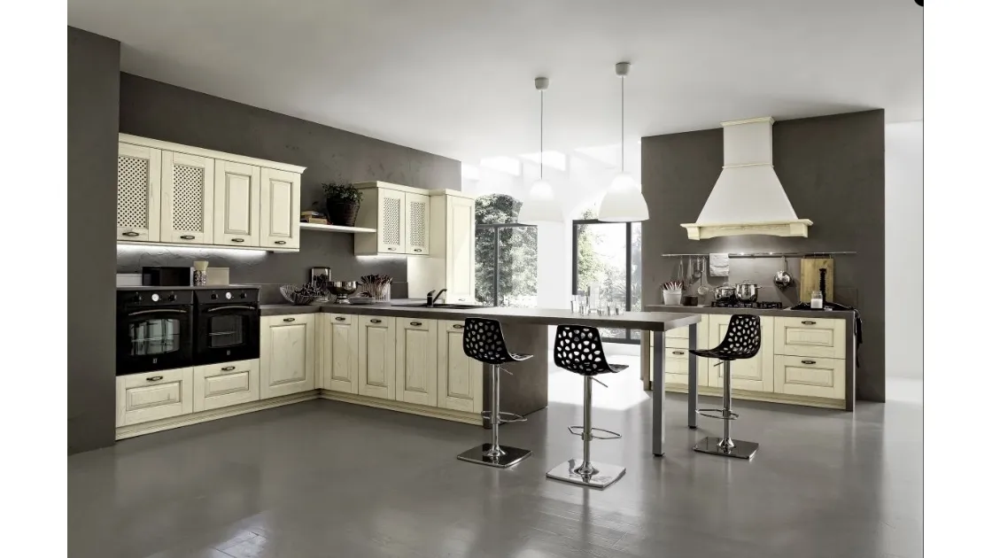 Cucina Shabby Chic angolare con penisola Nora in legno laccato Decapé Bianco Antico di Arrex