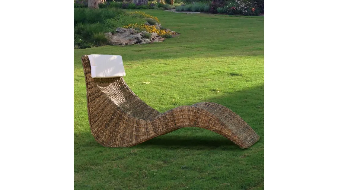 Sdraio di design Chaise Lounge finitura intreccio di Banano naturale con cuscino in tessuto di La Seggiola